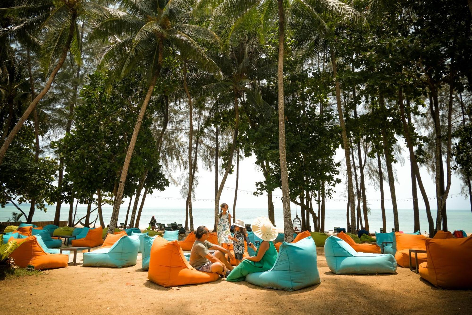 Avani Plus Khao Lak Resort Exterior foto